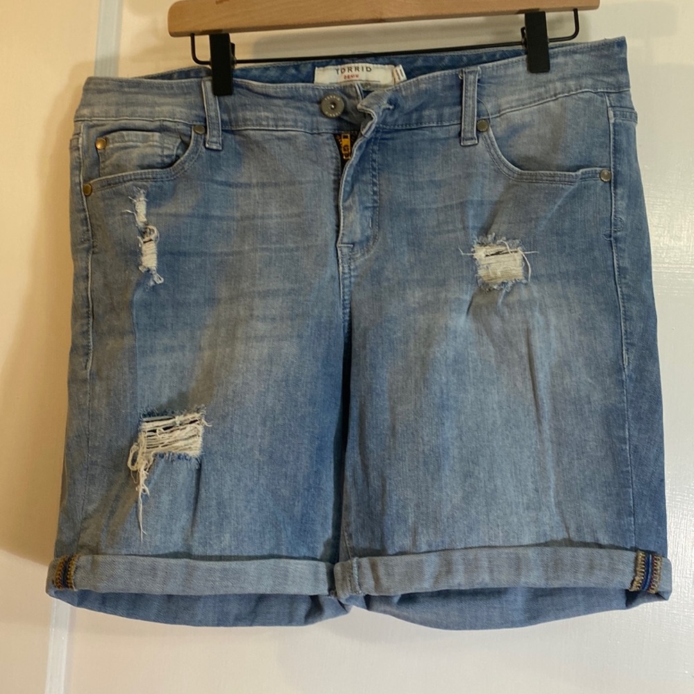 Torrid distressed Bermuda denim shorts size 14